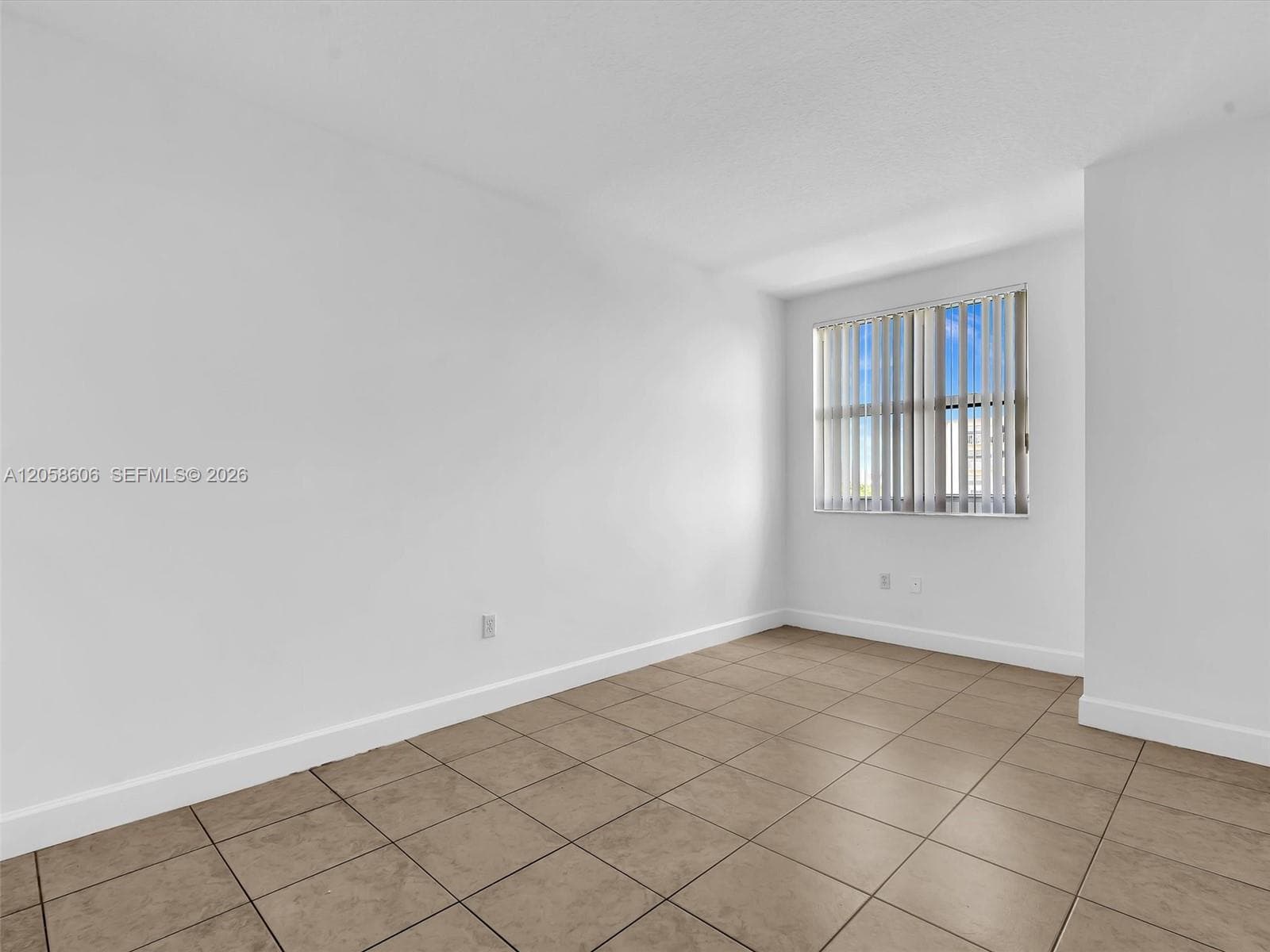Douglas Grand Condo FOR SALE  50 MENORES AVE APT 518 CORAL GABLES, FL 33134