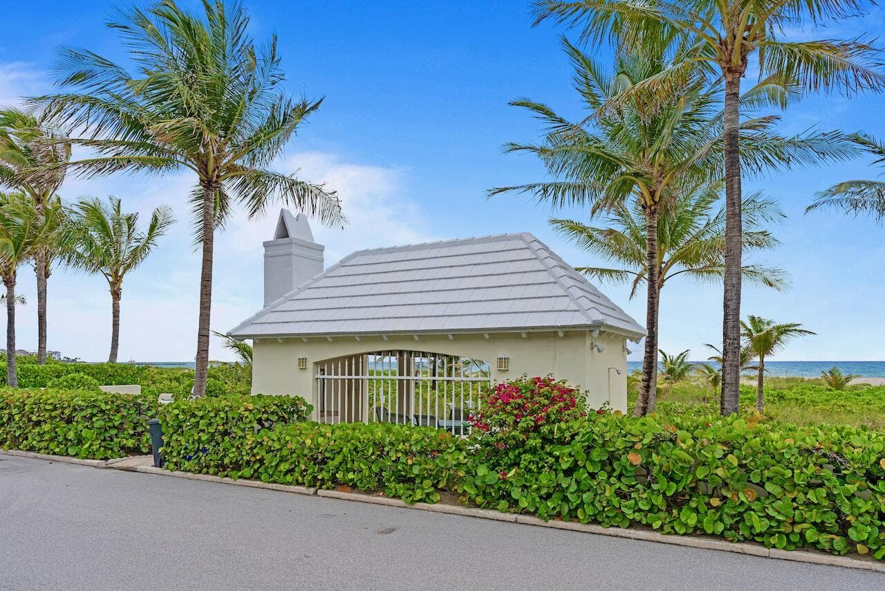 Oceanfront Cabana Access
