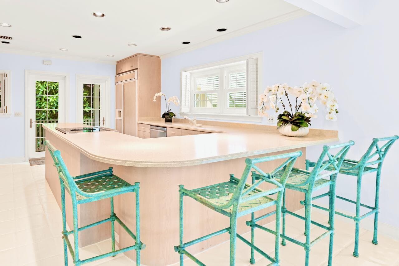 Kitchen Eat-In Island