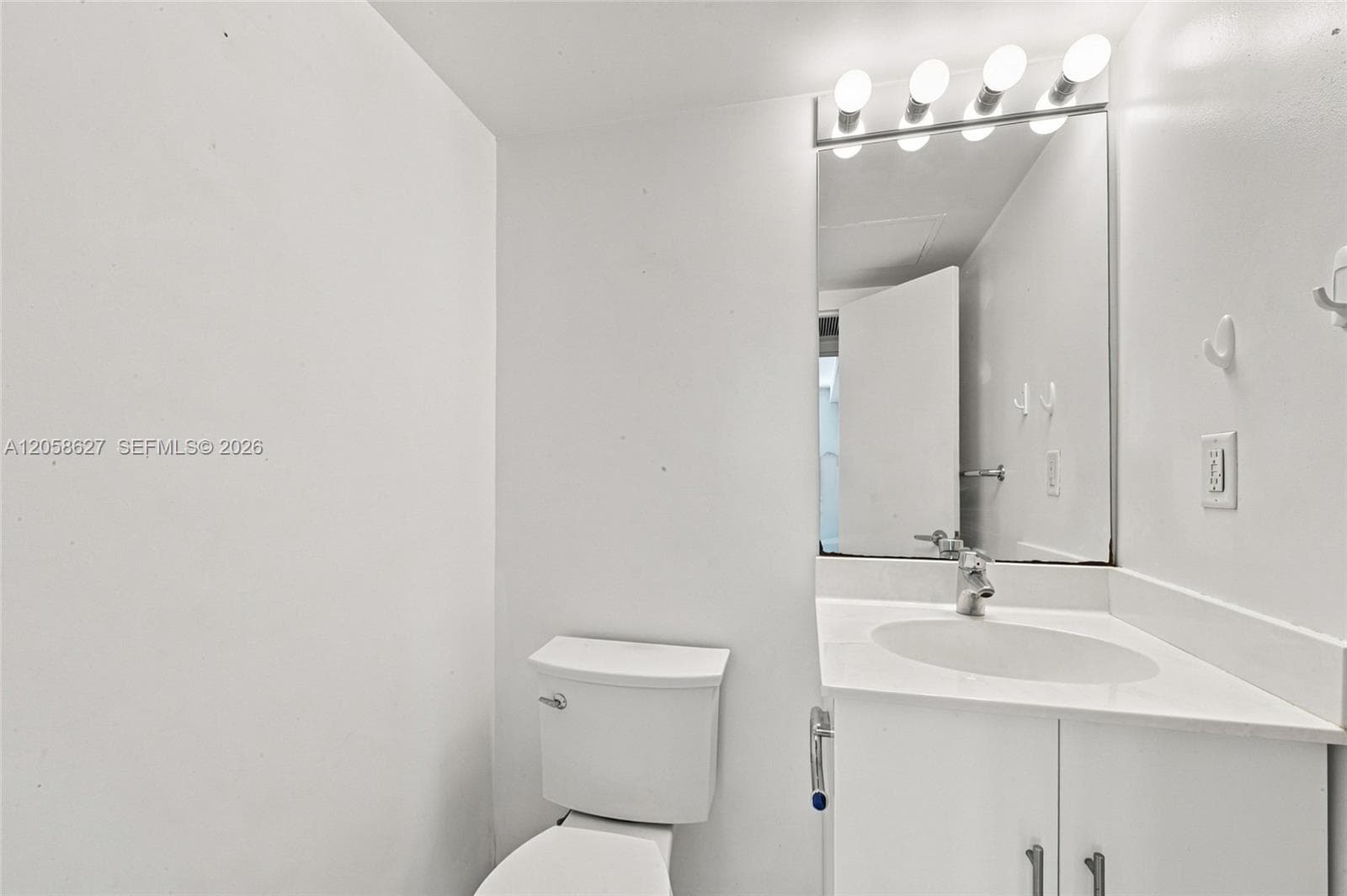 Residences On Hollywood B · #518 in Hollywood - Photo 18
