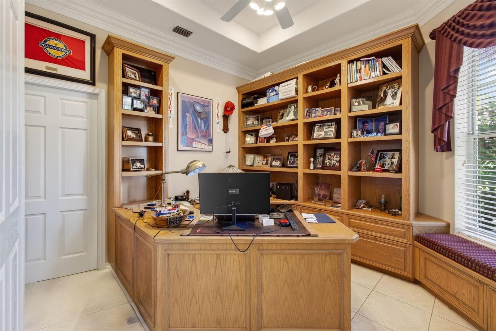 DEN W/BUILT INS