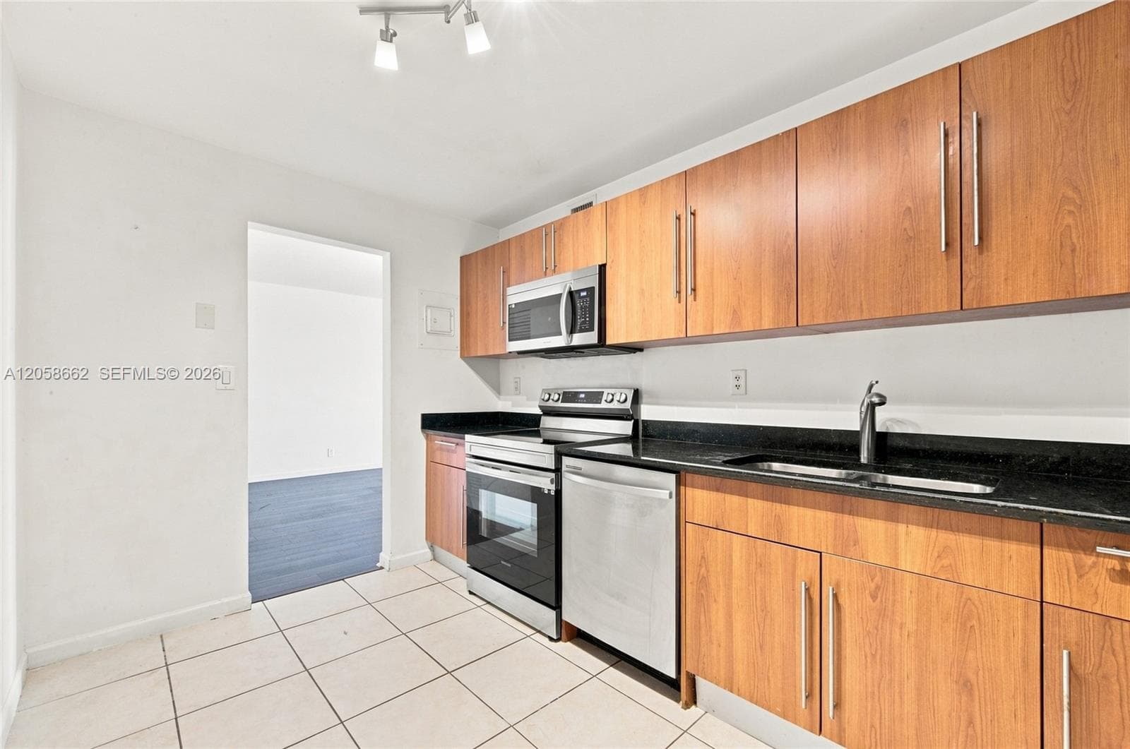 RESIDENCES ON HOLLYWOOD B · #518 in Hollywood - Photo 2
