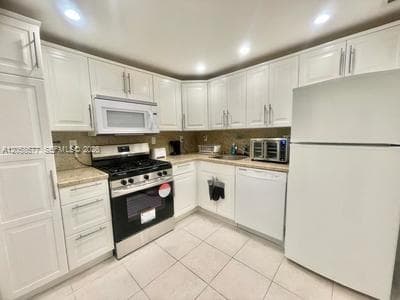 PARKER PLAZA CONDO ESTATE · #903 in Hallandale Beach - Photo 6