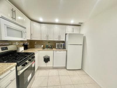 PARKER PLAZA CONDO ESTATE · #903 in Hallandale Beach - Photo 5