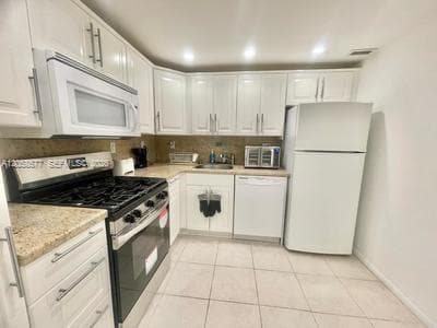 PARKER PLAZA CONDO ESTATE · #903 in Hallandale Beach - Photo 4