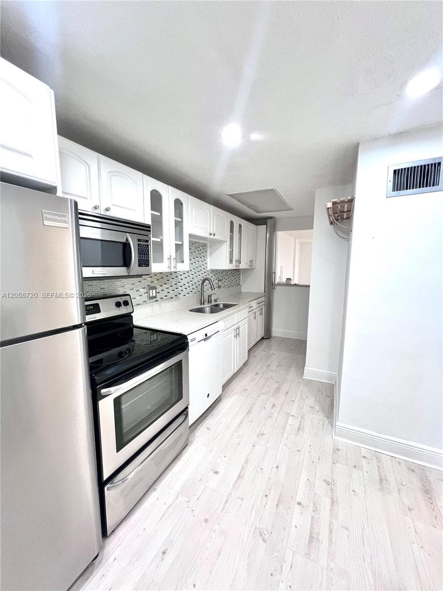 WHITE HOUSE CONDO · #405 in North Miami Beach - Photo 1
