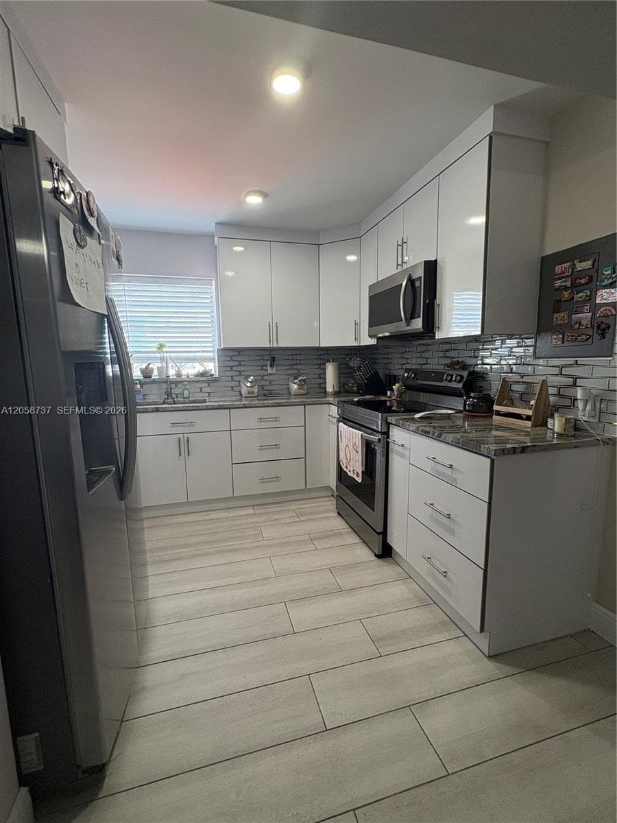CARLYLE PLAZA · #502 in Miami Beach - Photo 6