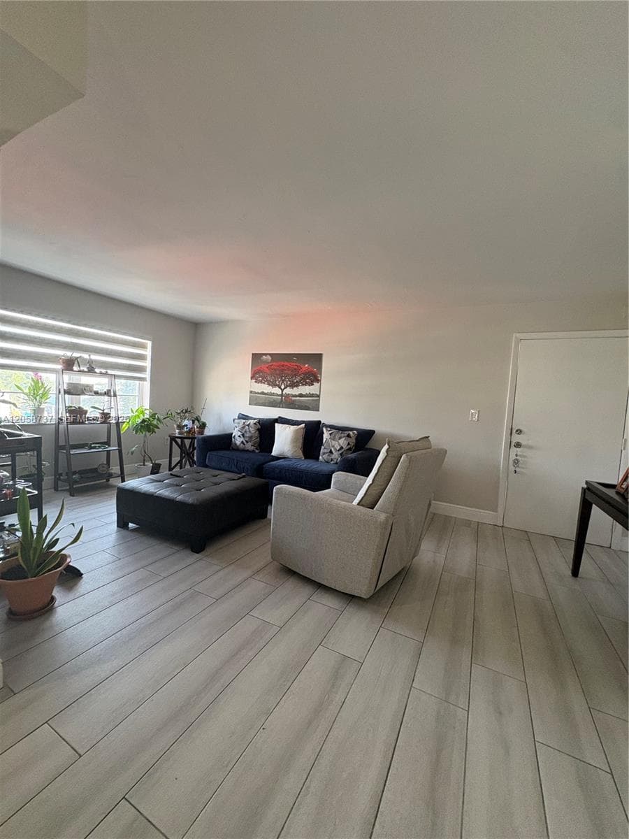 CARLYLE PLAZA · #502 in Miami Beach - Photo 4