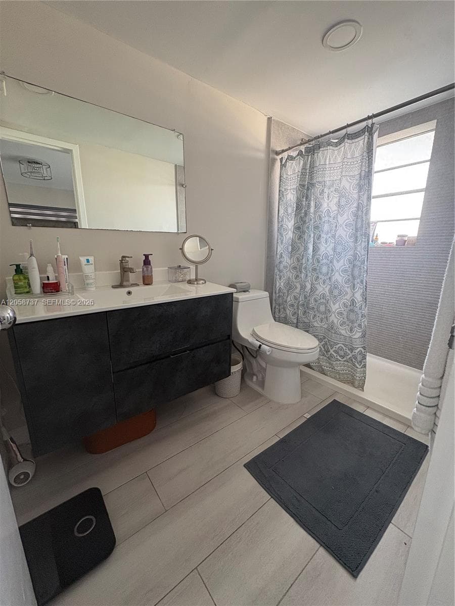 CARLYLE PLAZA · #502 in Miami Beach - Photo 8