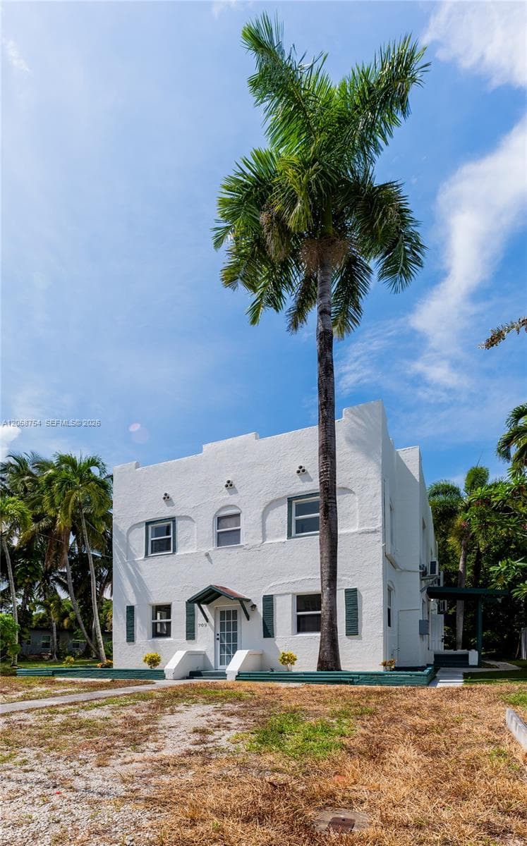 709 Sw 4th Ct · #7 in Fort Lauderdale - Photo 15