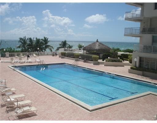 THE CARRIAGE HOUSE CONDO · #230 in Miami Beach - Photo 10