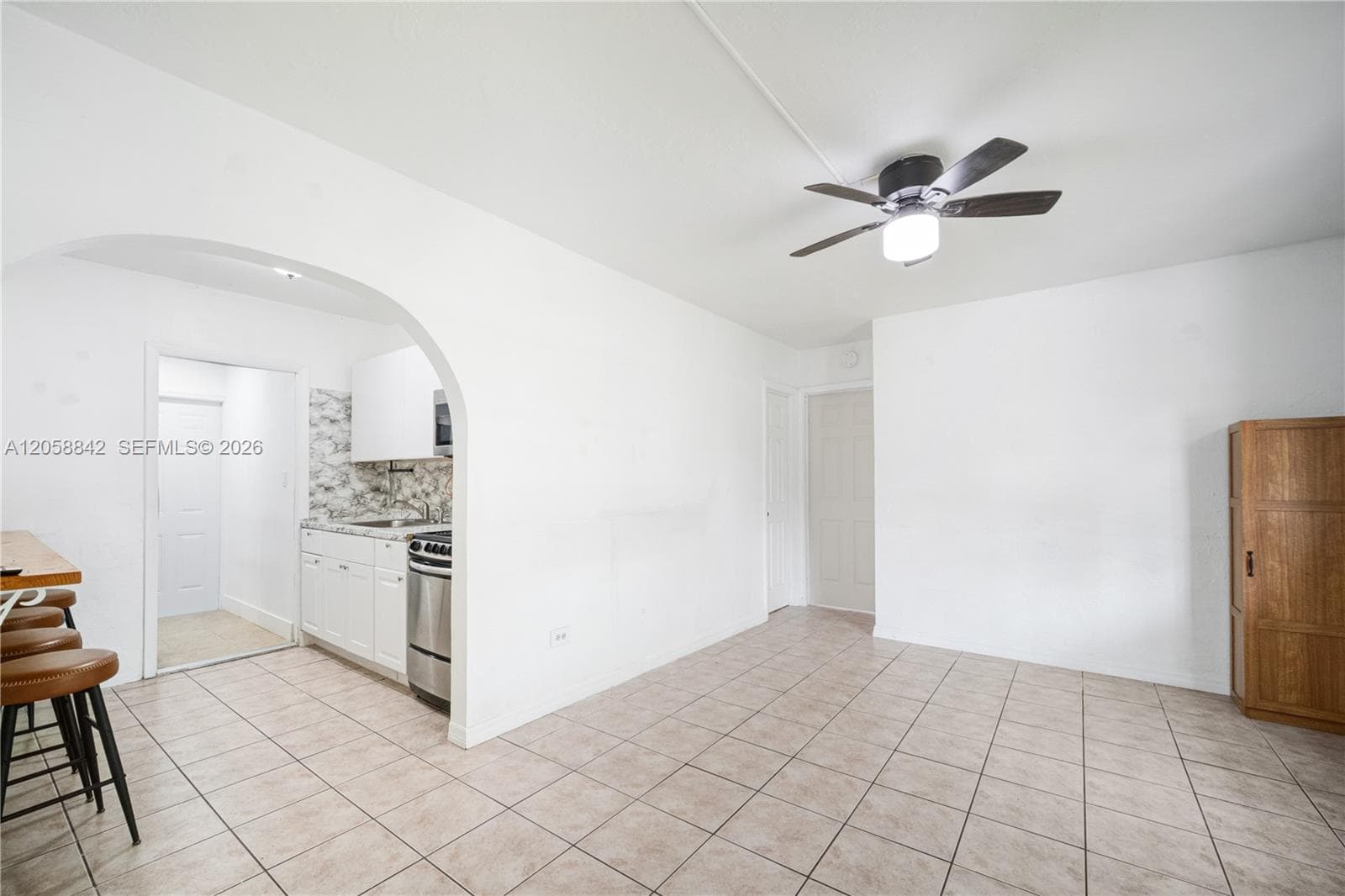 15431 Harding Ln photo 6