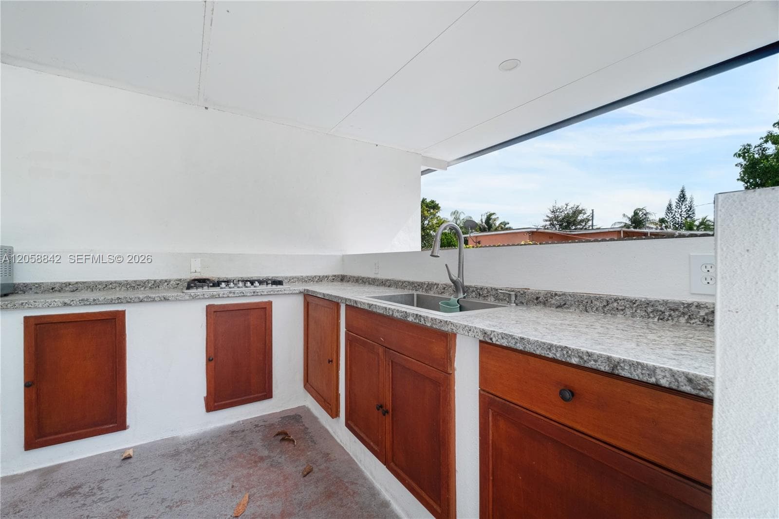 15431 Harding Ln photo 16