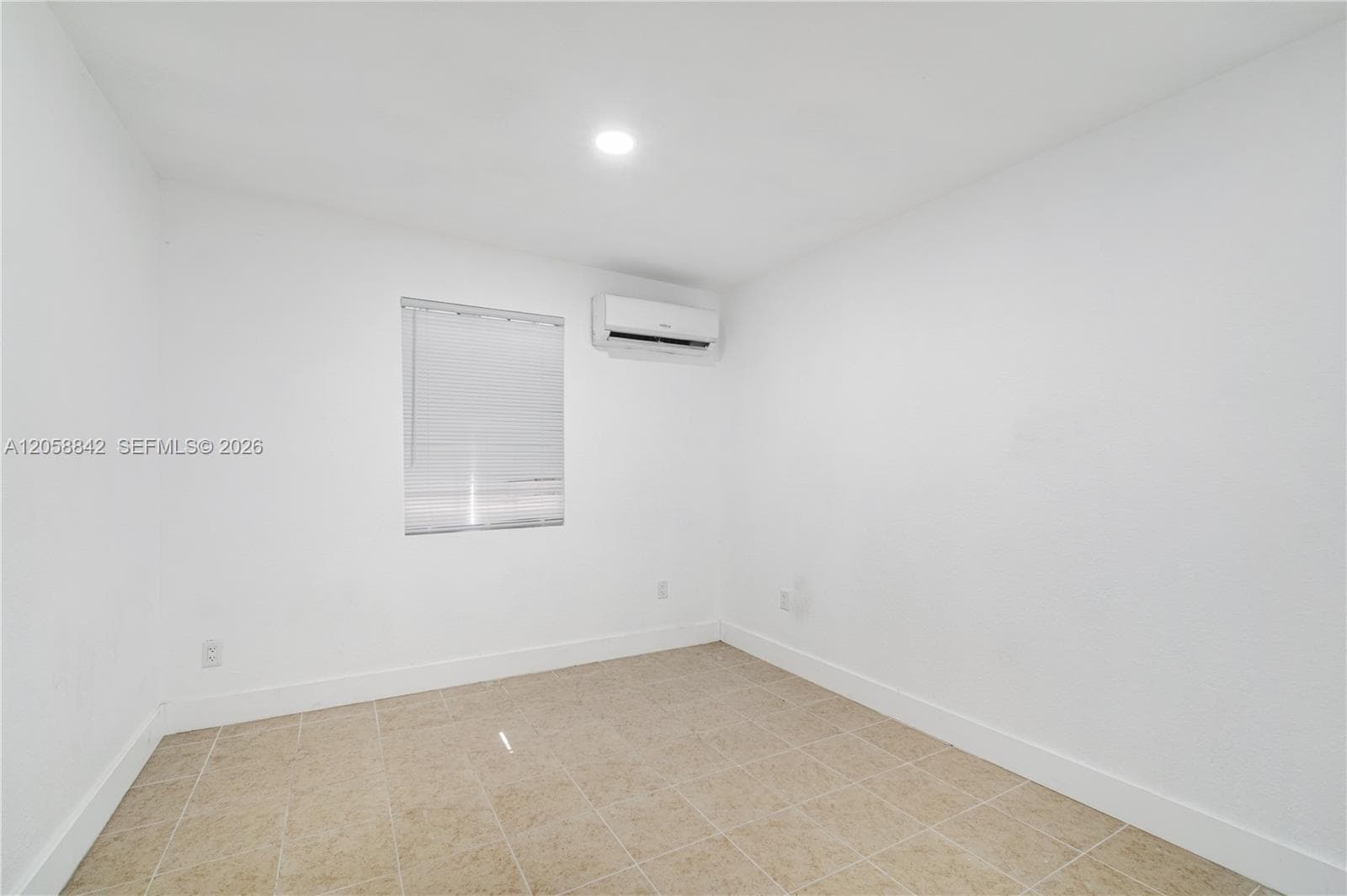 15431 Harding Ln photo 26