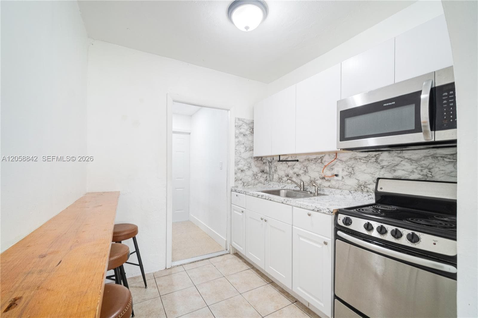 15431 Harding Ln photo 7