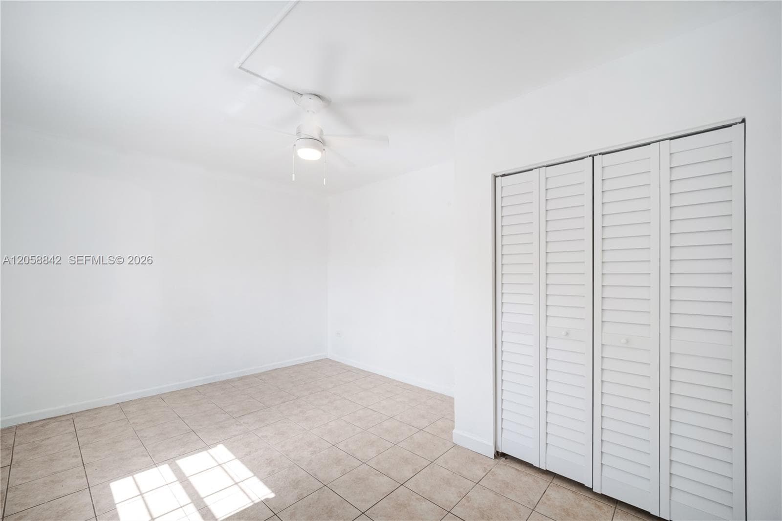 15431 Harding Ln photo 5