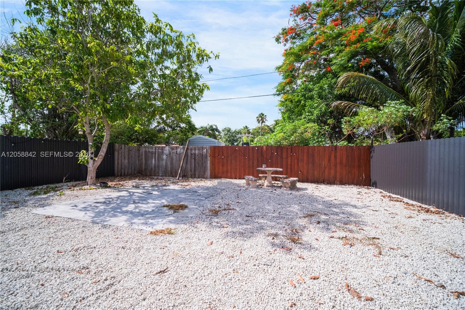 15431 Harding Ln photo 14