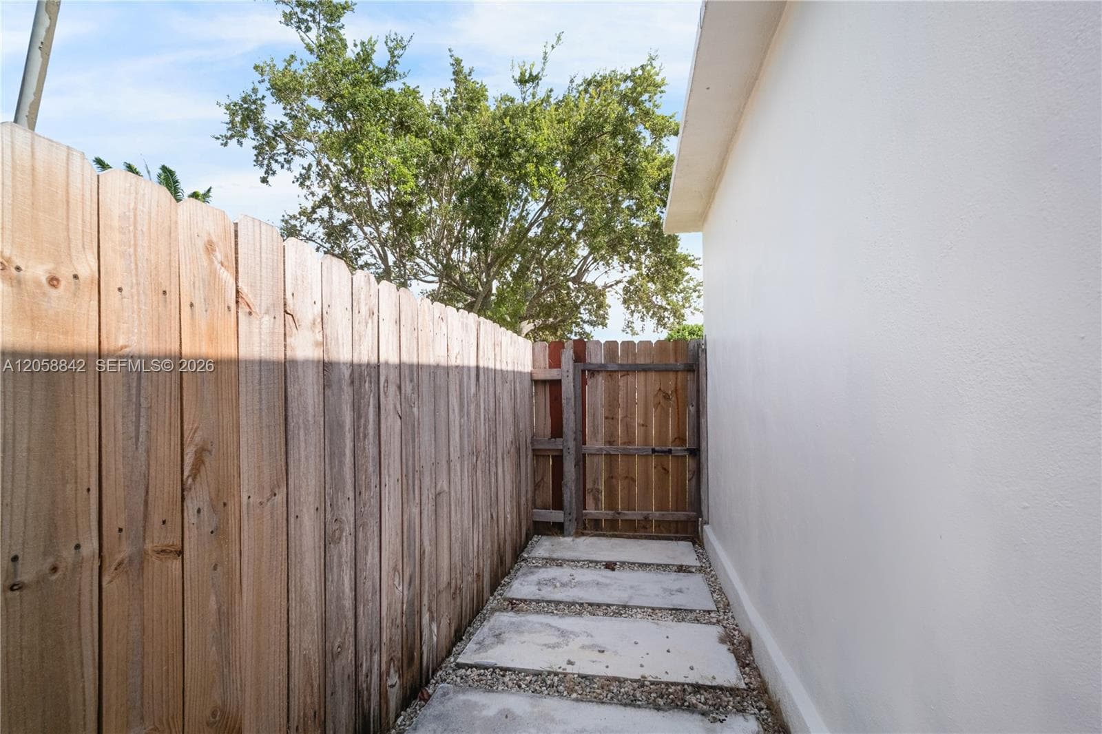 15431 Harding Ln photo 18