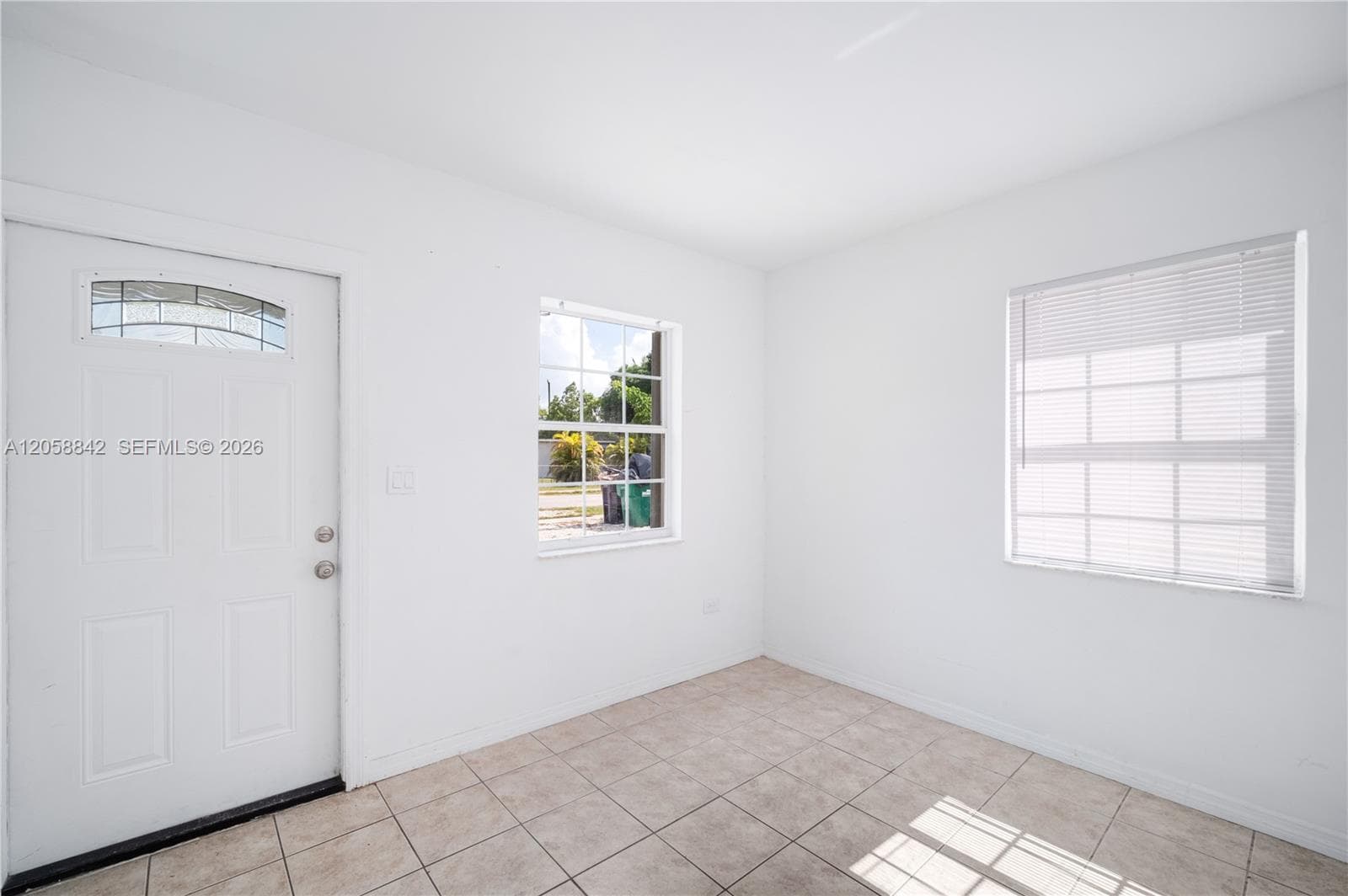 15431 Harding Ln photo 4