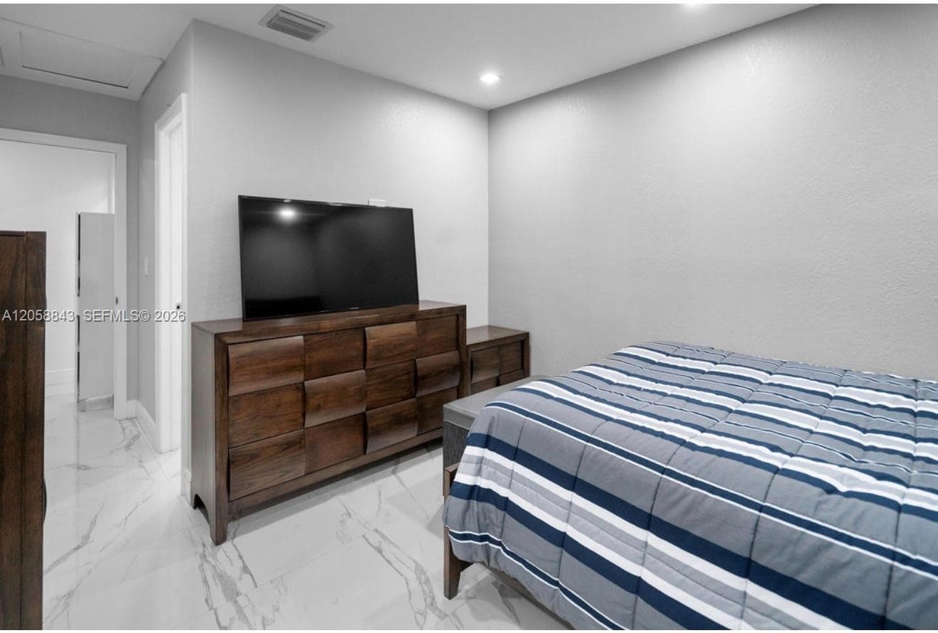 1158 W 41st St #87 photo 5