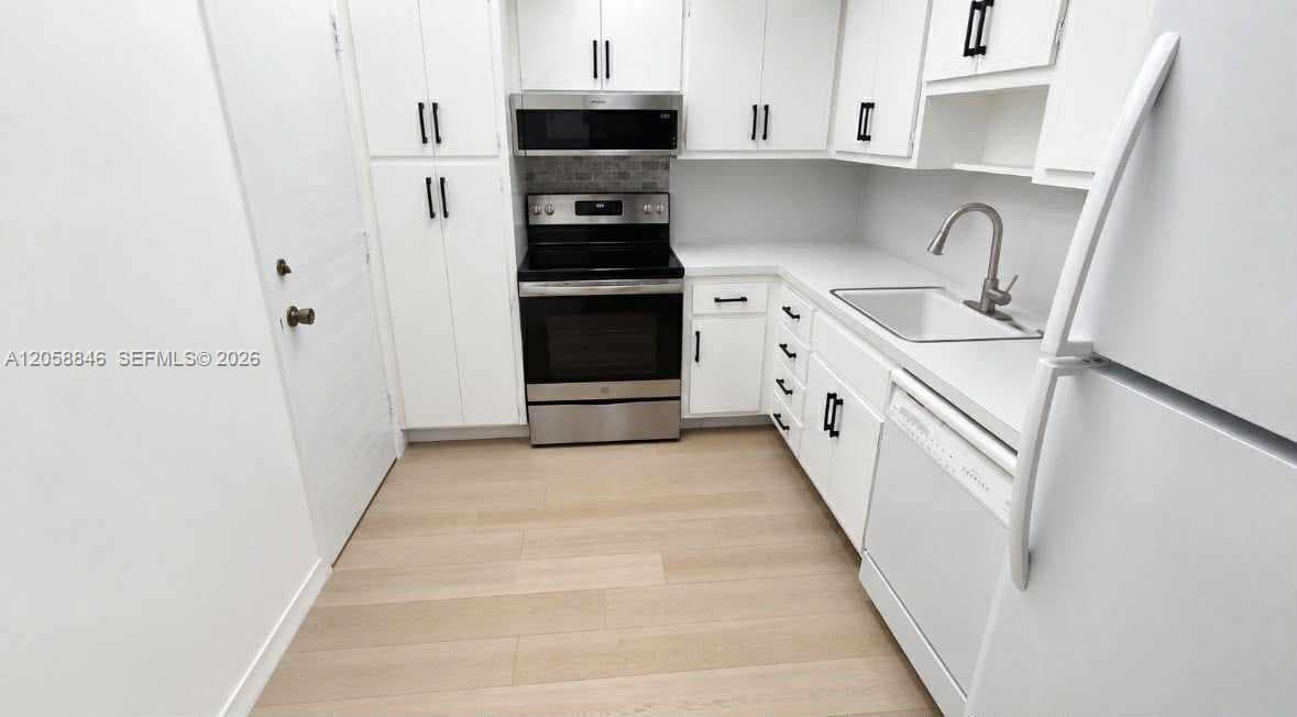 HEMISPHERES CONDO · #MK in Hallandale Beach - Photo 4