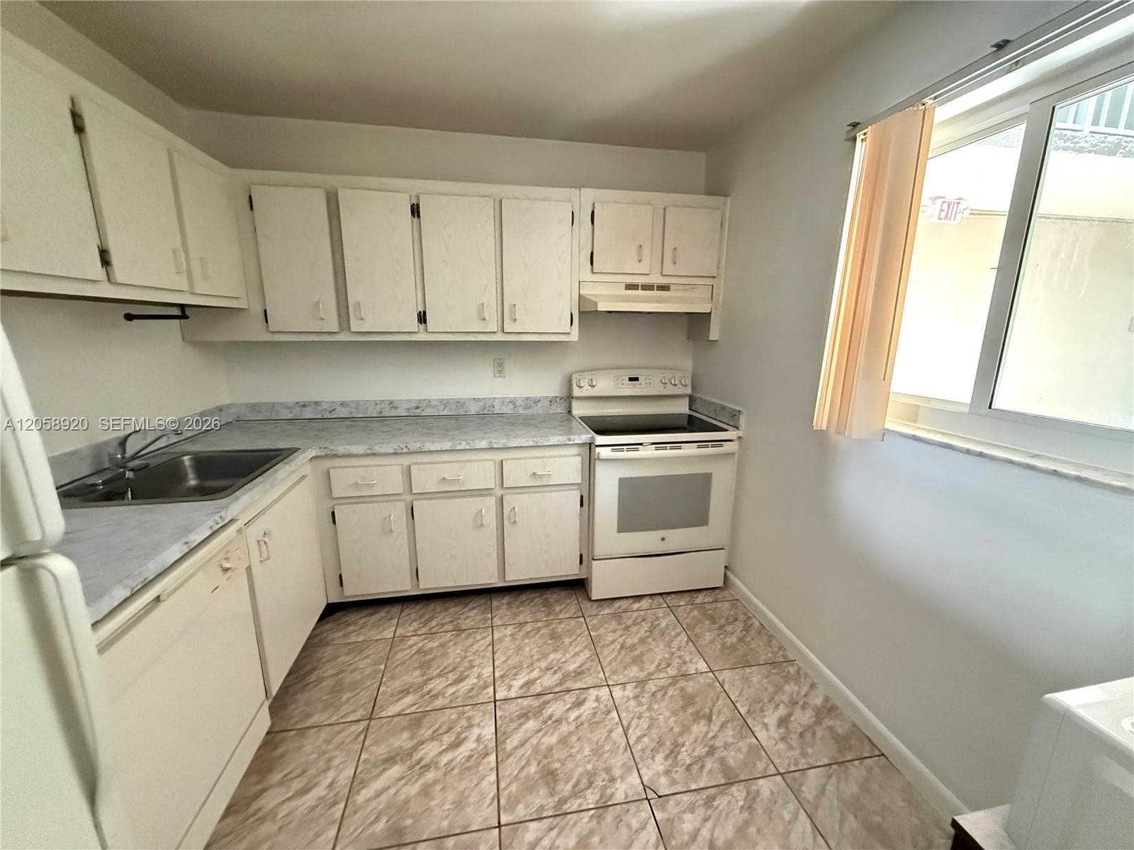 VILLAGE OF KINGS CREEK CO · #107 in Miami - Photo 7