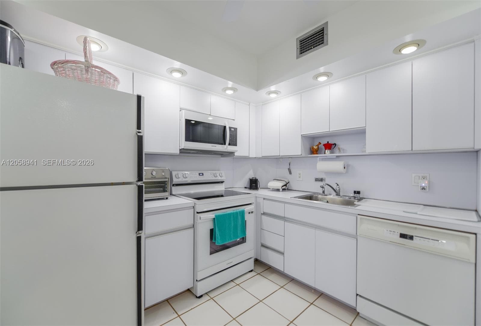 HEMISPHERES CONDO · #5E in Hallandale Beach - Photo 22