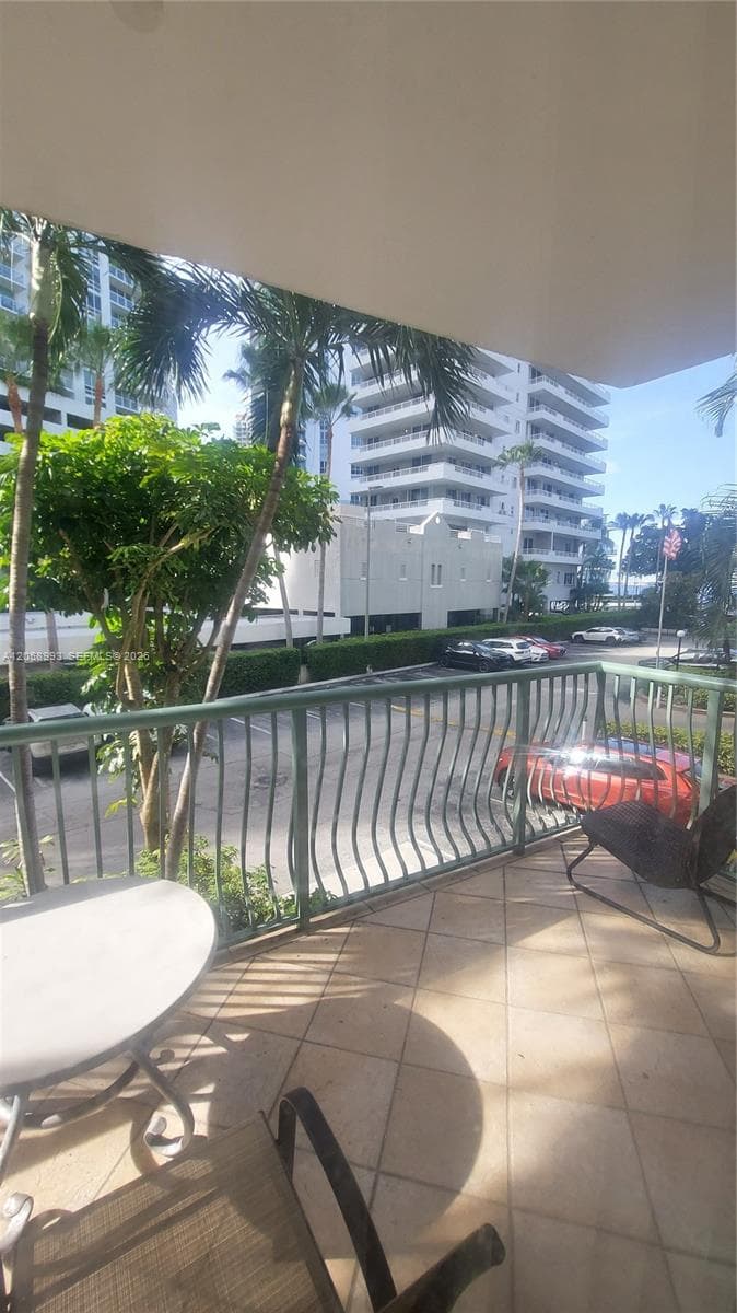 BRICKELL BAY TOWER CONDO · #216 in Miami - Photo 7