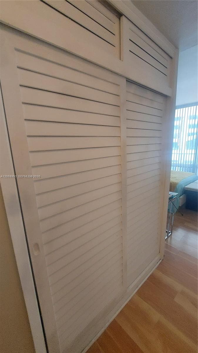 BRICKELL BAY TOWER CONDO · #216 in Miami - Photo 9