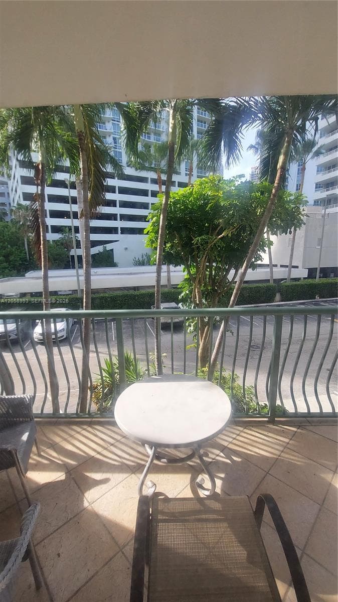 BRICKELL BAY TOWER CONDO · #216 in Miami - Photo 8