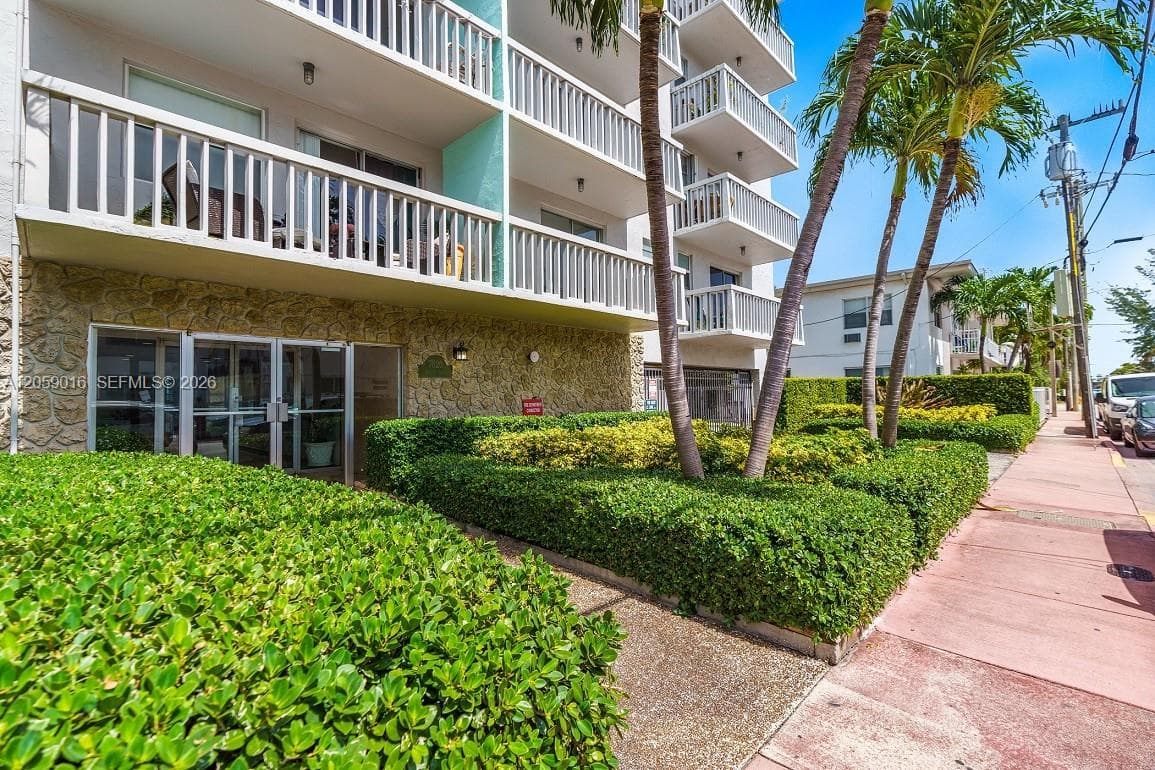 CARLYLE PLAZA · #206 in Miami Beach - Photo 2