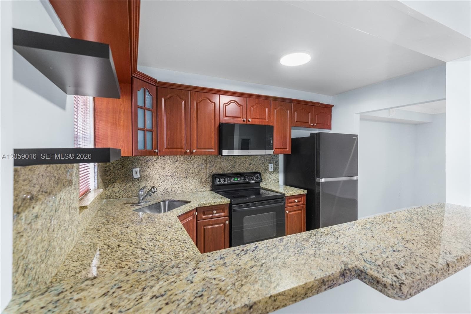 CARLYLE PLAZA · #206 in Miami Beach - Photo 6