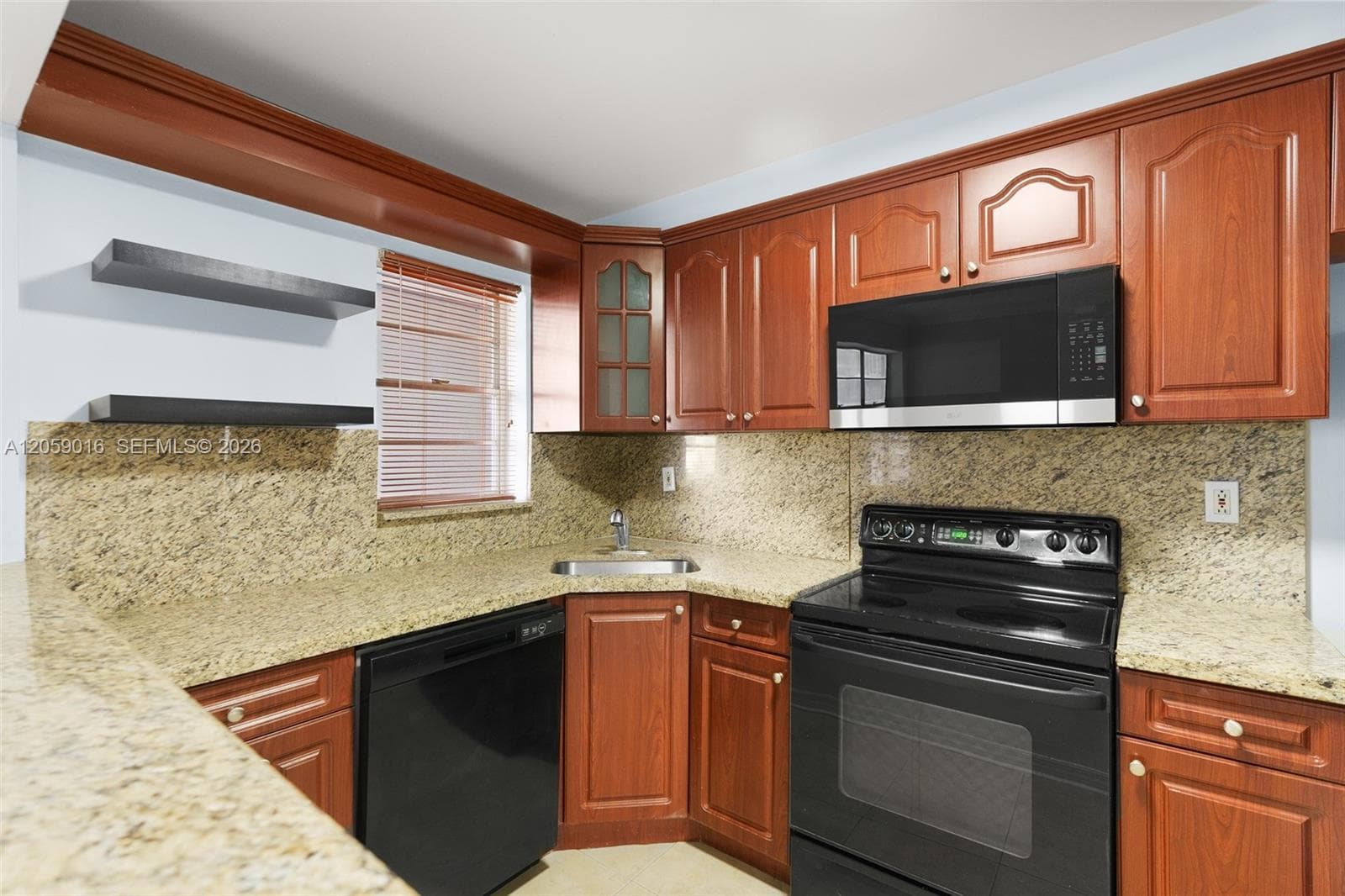 CARLYLE PLAZA · #206 in Miami Beach - Photo 7
