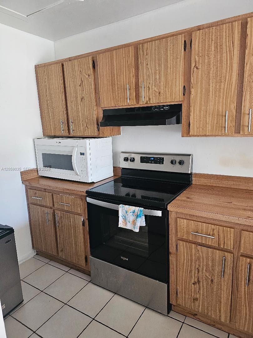 LAGO GRANDE TWO CONDO · #22-27 in Hialeah - Photo 2
