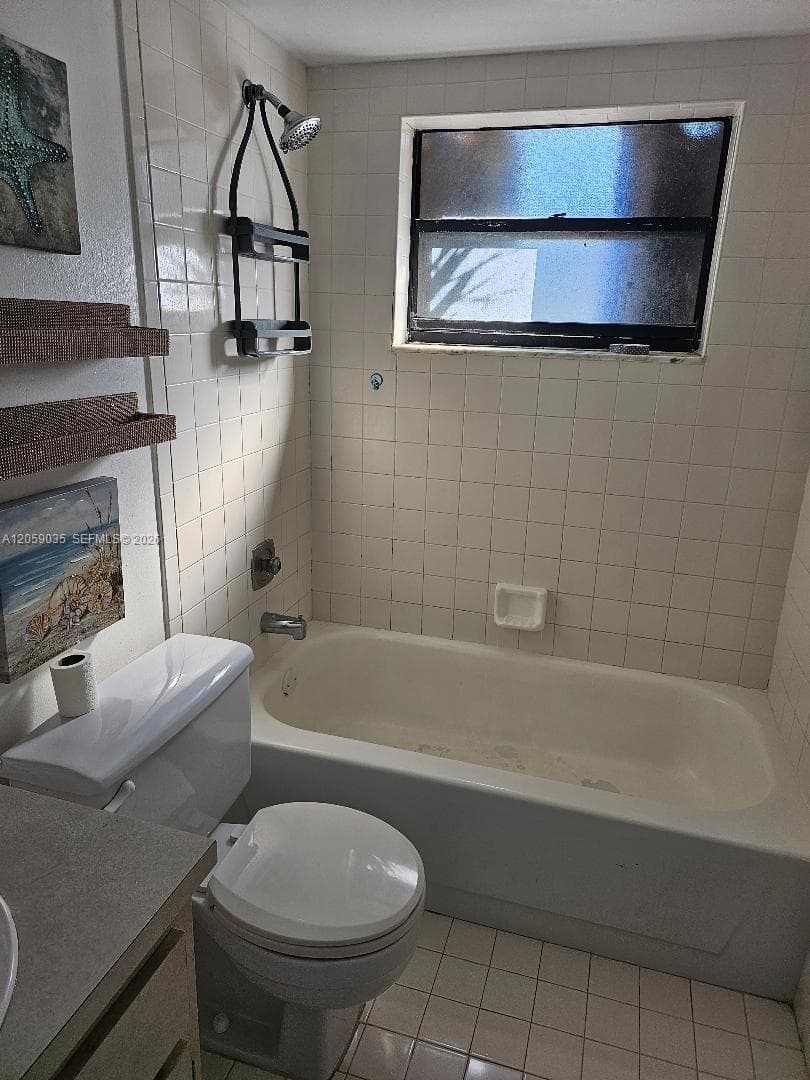 LAGO GRANDE TWO CONDO · #22-27 in Hialeah - Photo 4