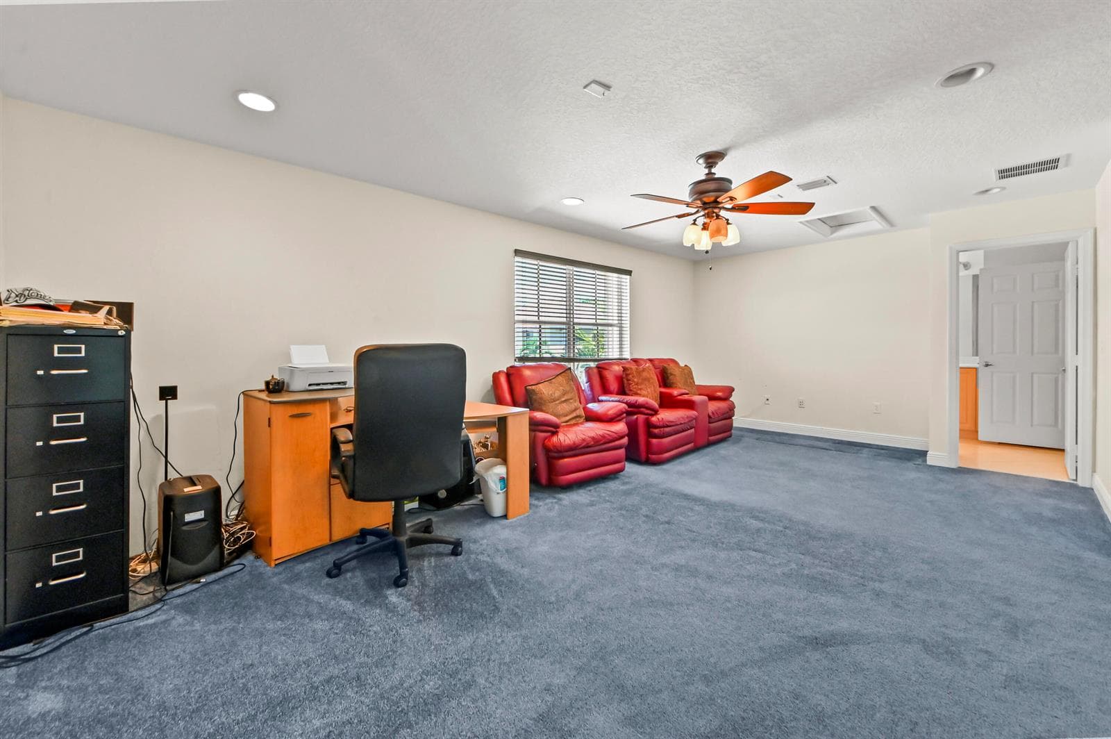 35 Office 02