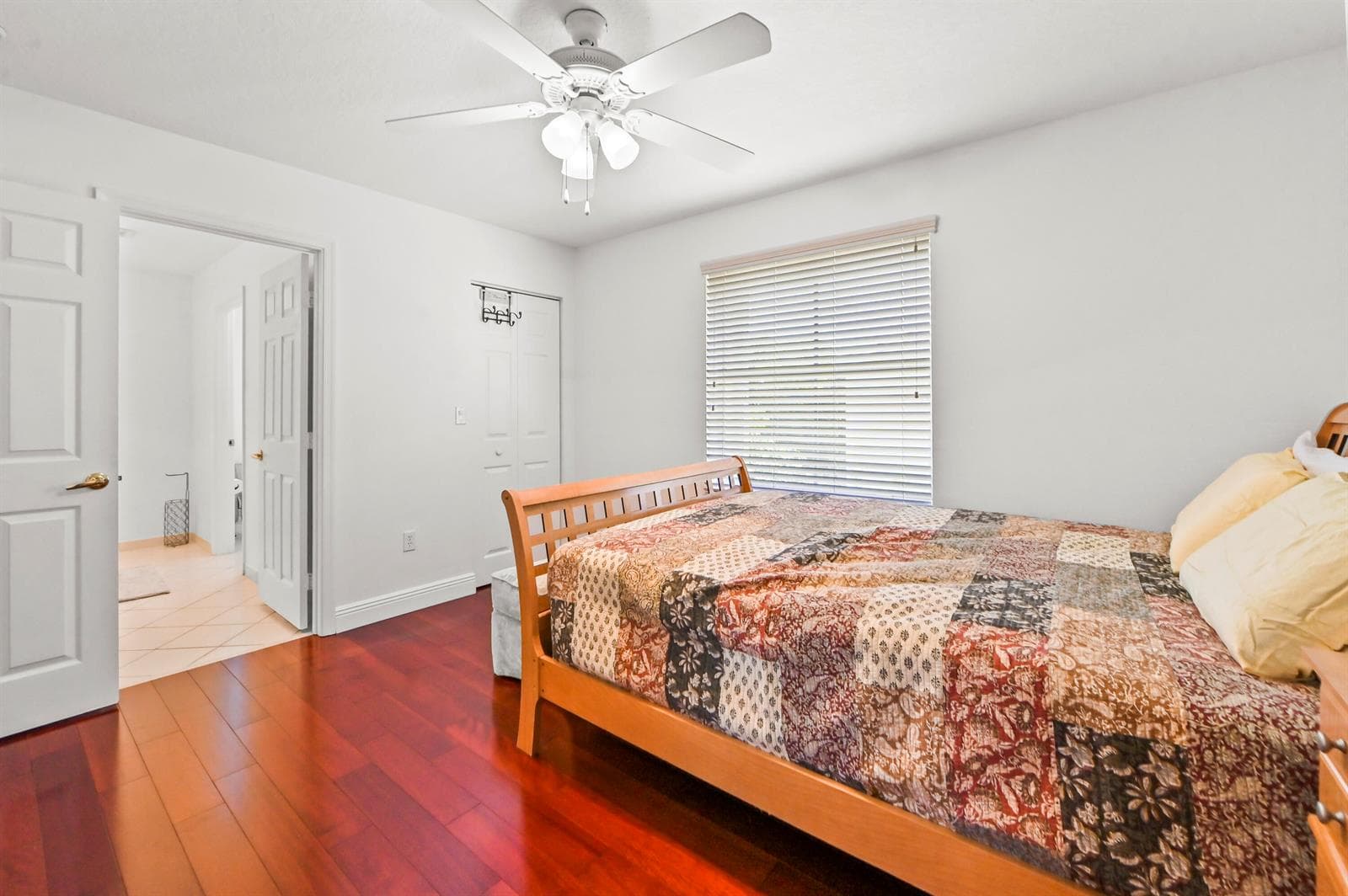 29 Bedroom 02