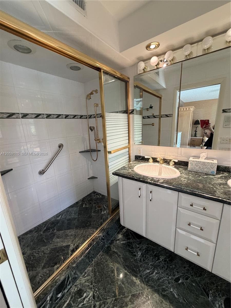VENETIAN PARK I CONDO · #51 in Hallandale Beach - Photo 17