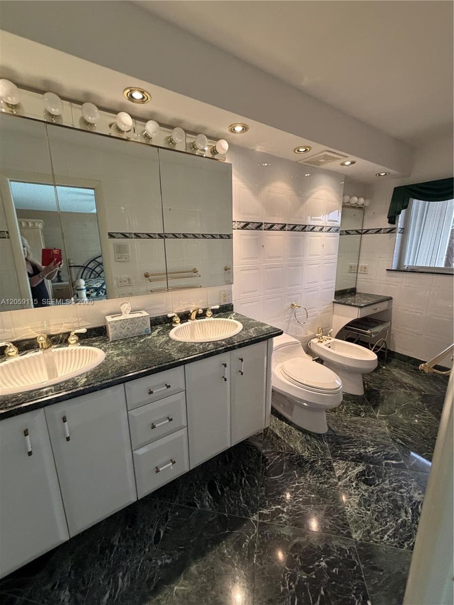 VENETIAN PARK I CONDO · #51 in Hallandale Beach - Photo 16