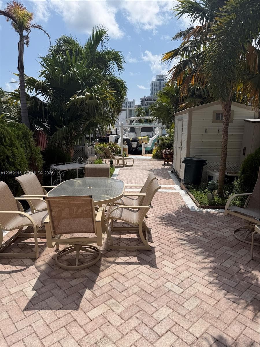 VENETIAN PARK I CONDO · #51 in Hallandale Beach - Photo 8
