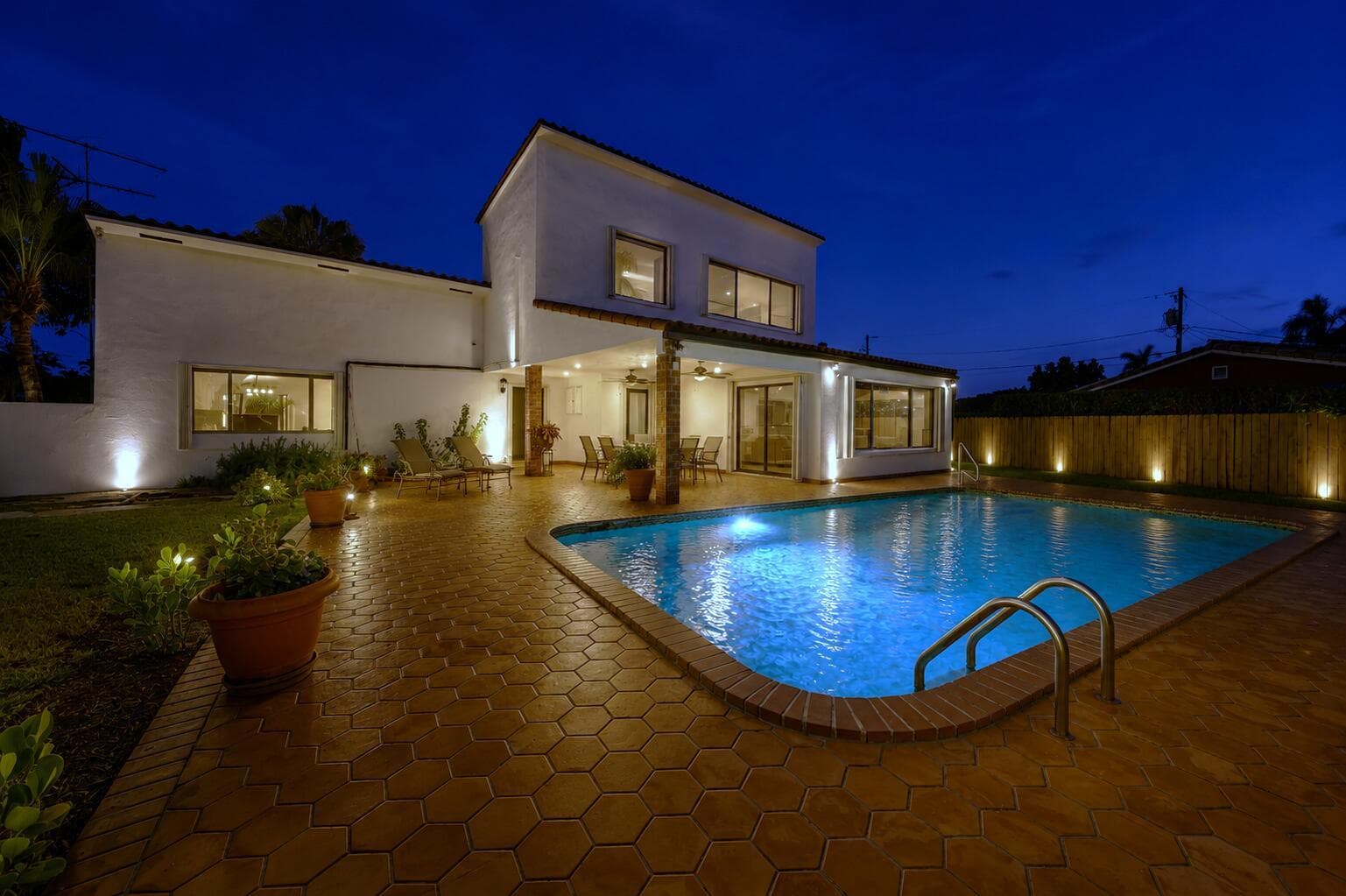 24 TWILIGHT POOL