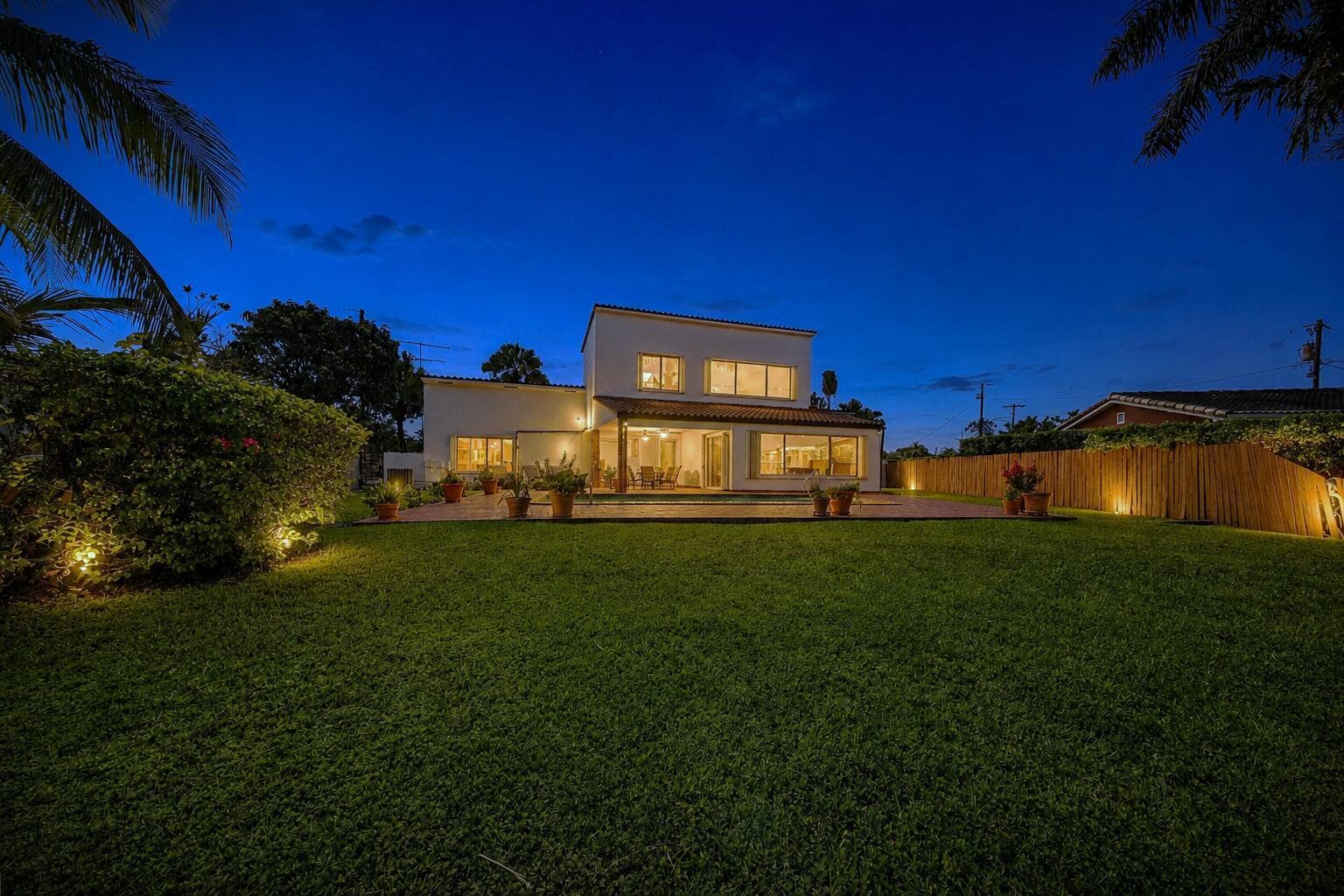 28 TWILIGHT BACKYARD