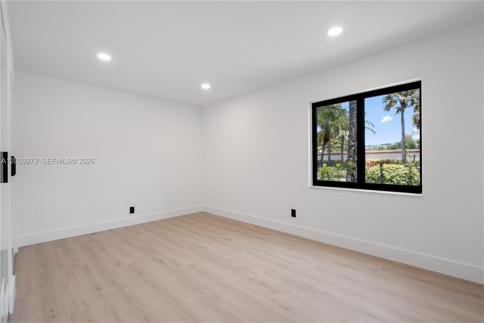 1543 SW 1st Ave photo 54
