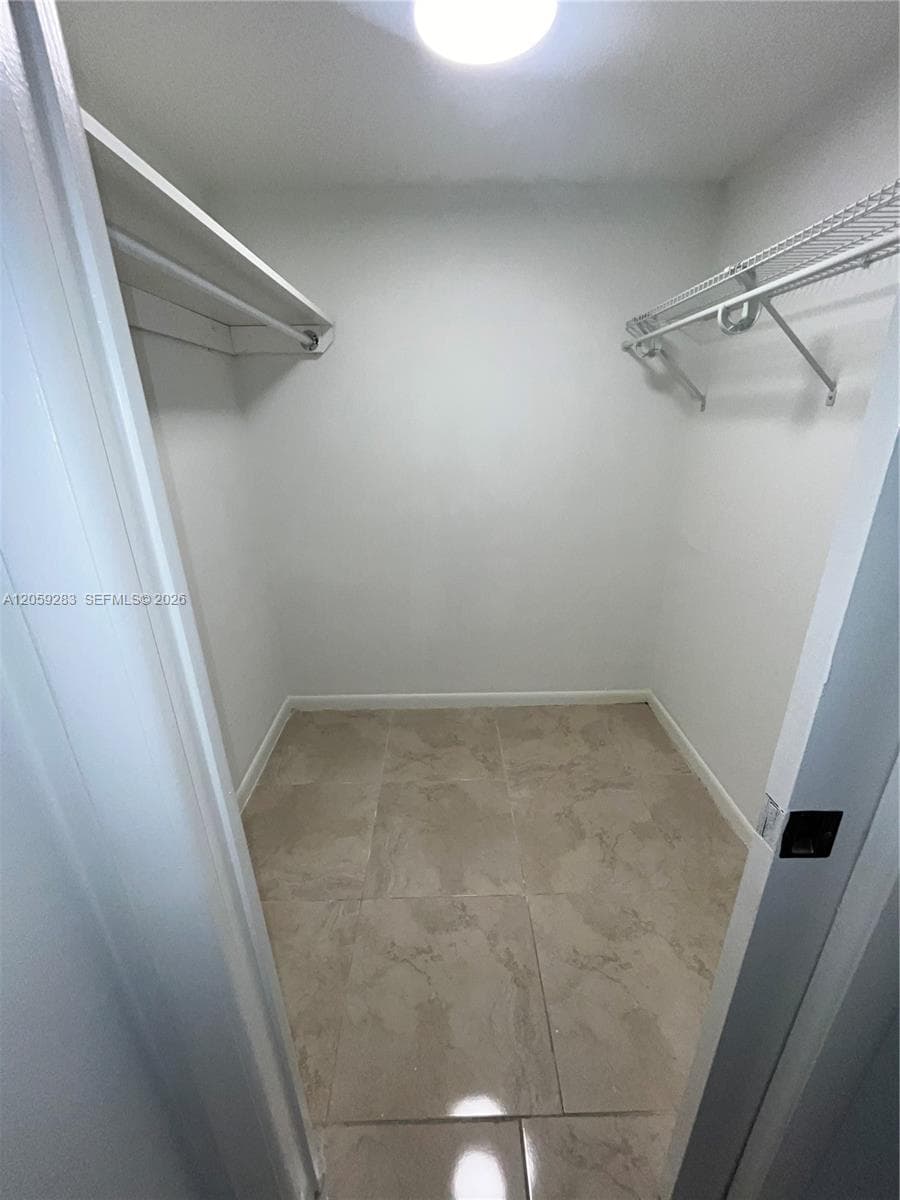 FOX CHASE · #213 in Miami - Photo 7