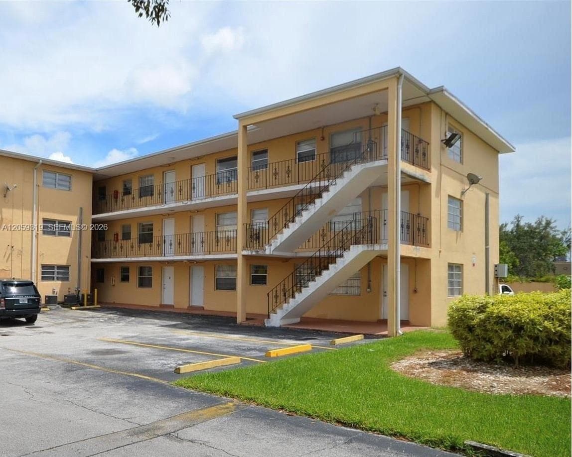 TROPICAL PARK CONDO · #27 in Miami - Photo 2