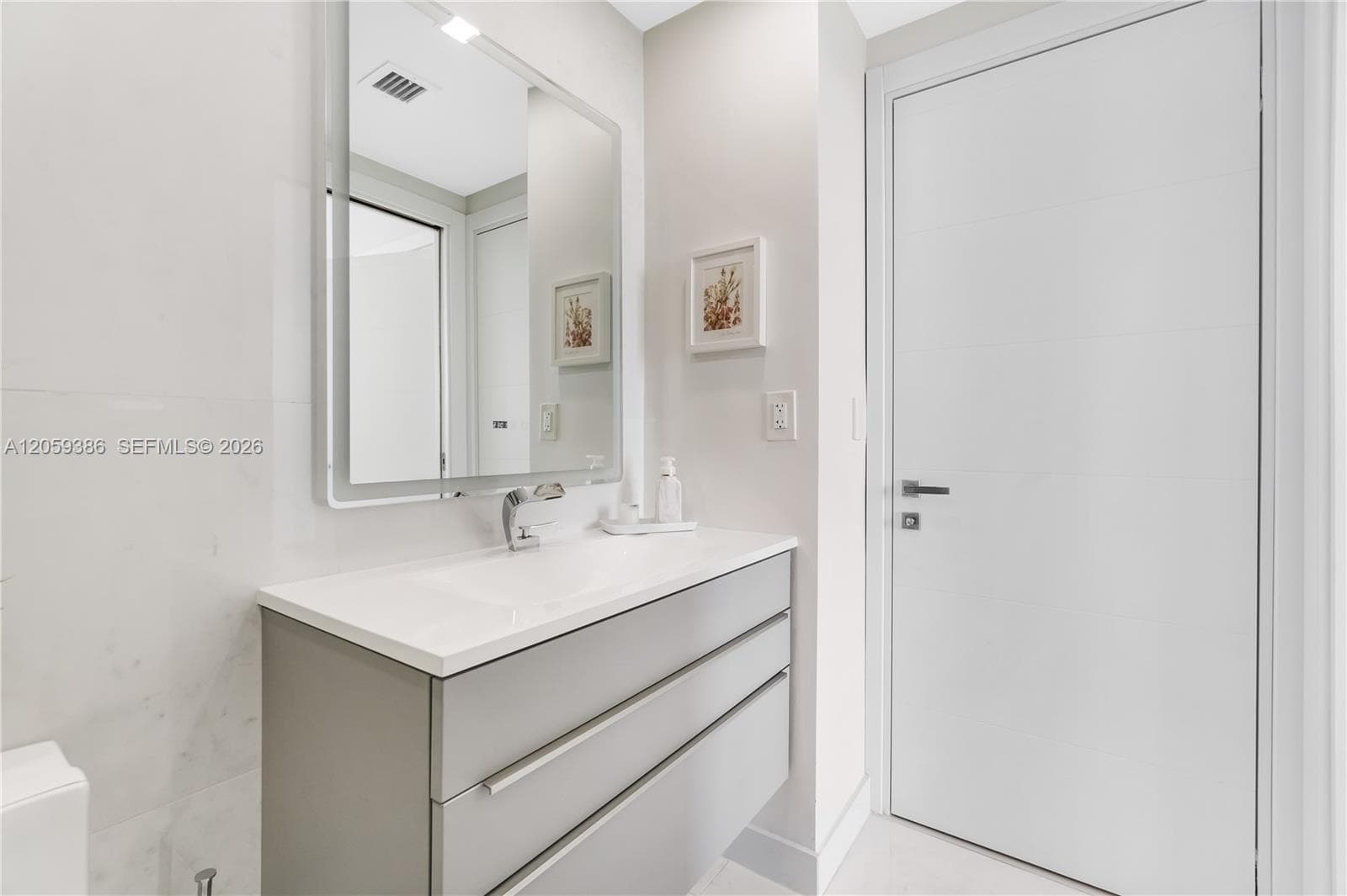 ST TROPEZ OCEAN CONDO · #2404 in Miami Beach - Photo 23