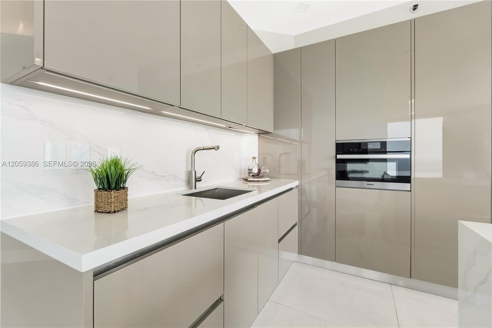ST TROPEZ OCEAN CONDO · #2404 in Miami Beach - Photo 27