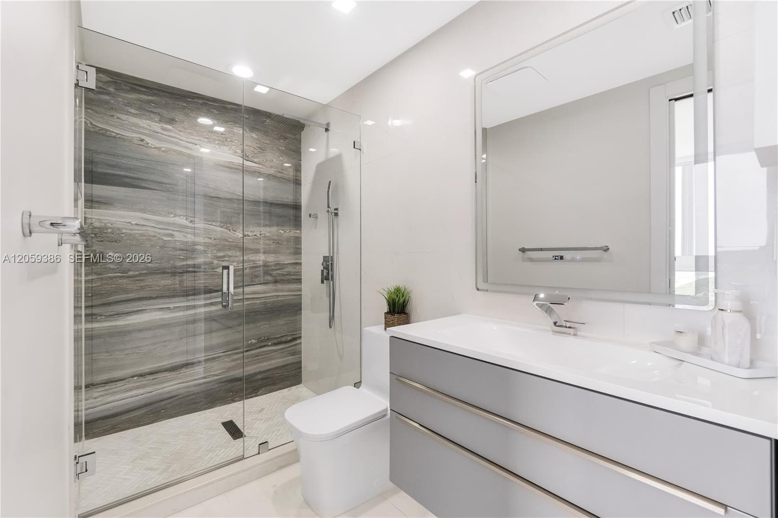 ST TROPEZ OCEAN CONDO · #2404 in Miami Beach - Photo 22