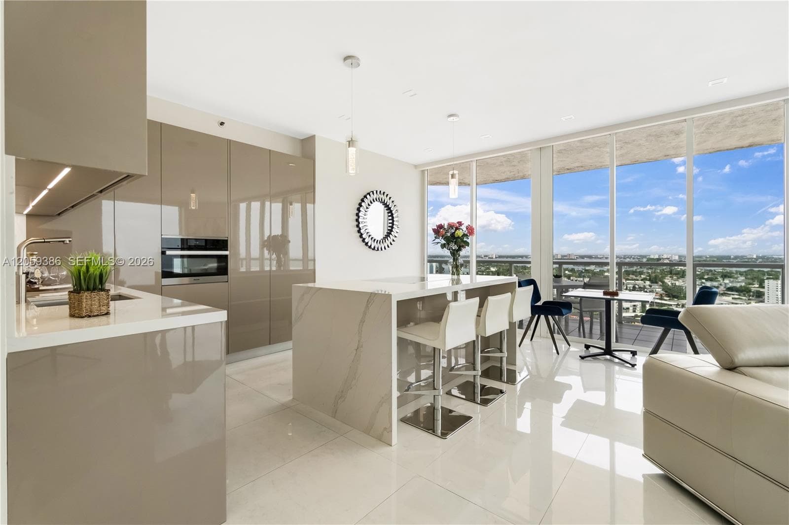 ST TROPEZ OCEAN CONDO · #2404 in Miami Beach - Photo 3