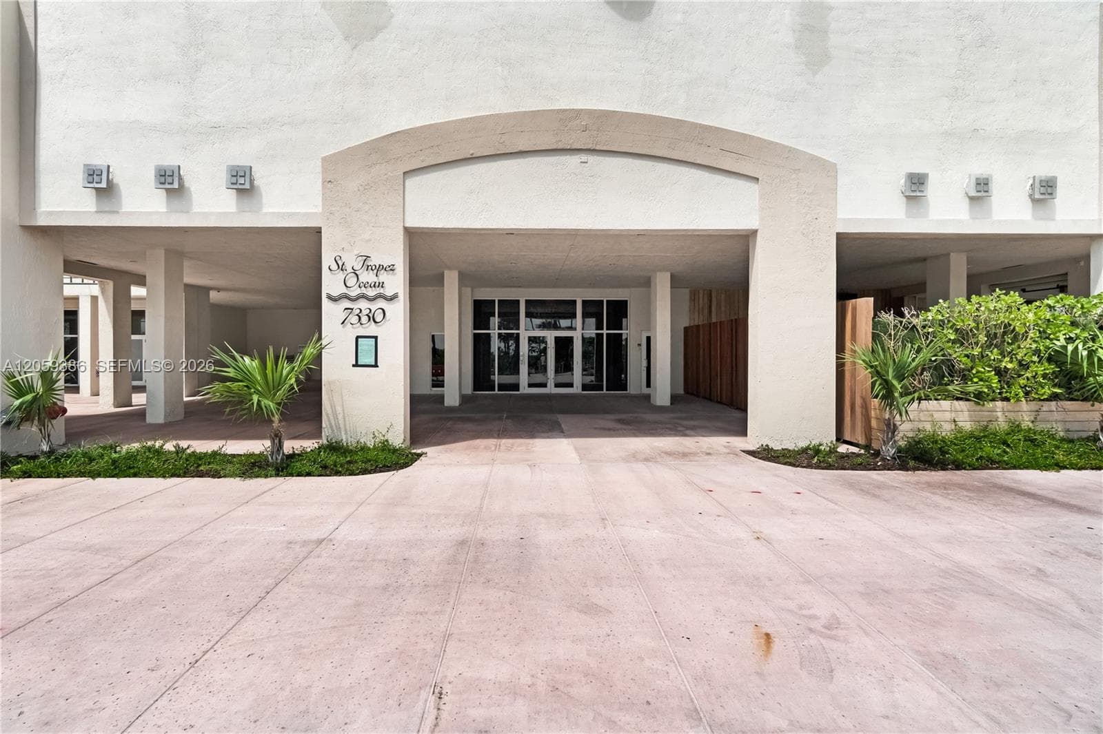 ST TROPEZ OCEAN CONDO · #2404 in Miami Beach - Photo 30